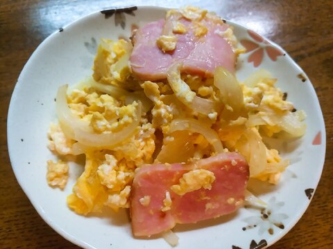 玉葱とベーコンの卵炒め